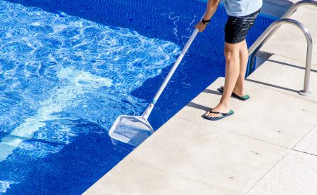 nettoyer-la-piscine